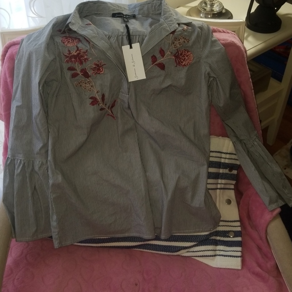 Gorgeous embroidered blouse